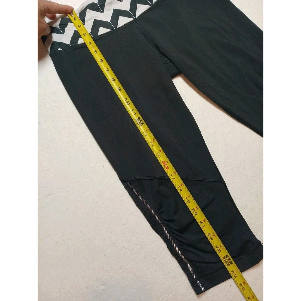 Lululemon Run For Your Life Crop Size 10 Leggings Chevron Black‎ Yoga Running